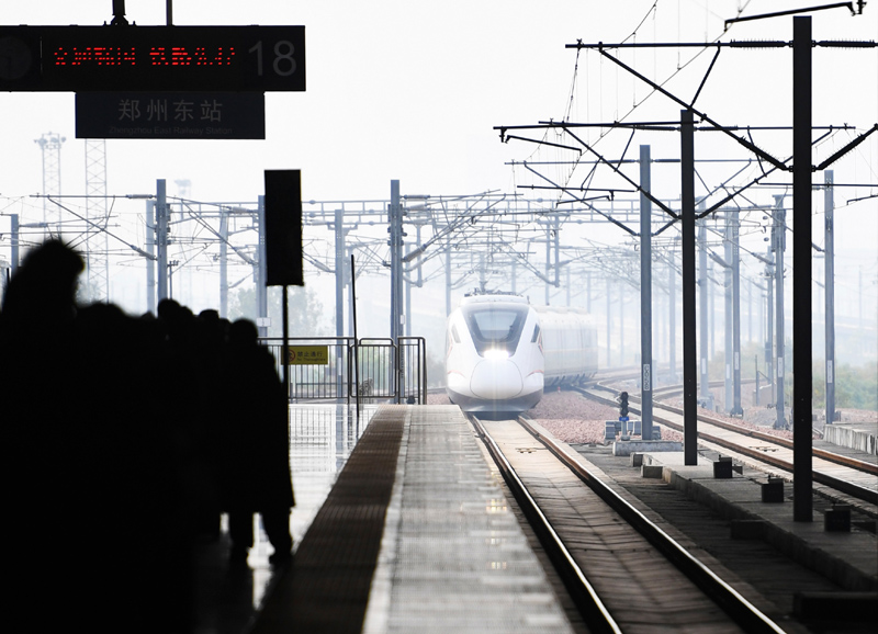 国庆假期尾声中国铁路迎来返程客流高峰